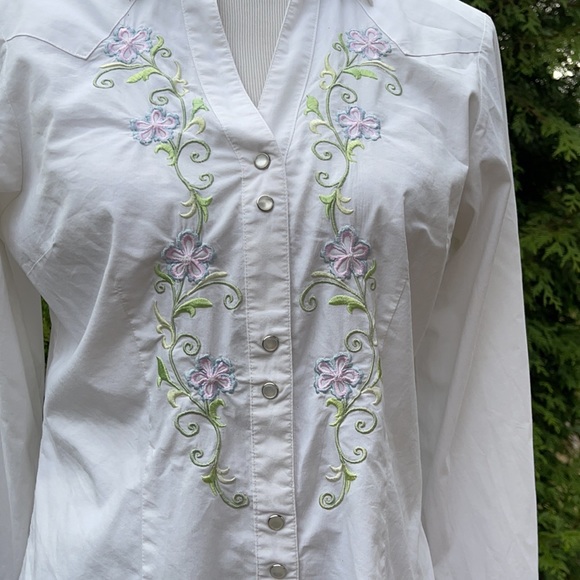 Roper Western Style White Blouse with Flowery Embroidery - Picture 6 of 9